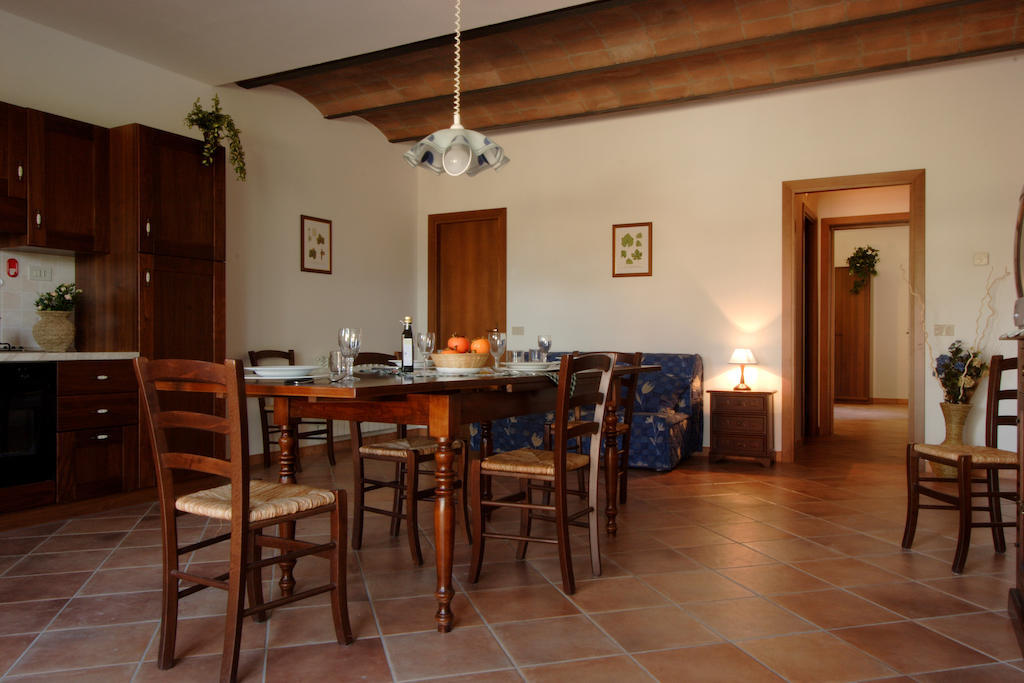 Agriturismo Quattro Pini كاستاجنيتو كاردوتشي الغرفة الصورة