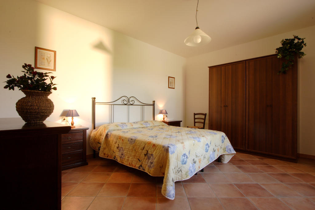 Agriturismo Quattro Pini كاستاجنيتو كاردوتشي الغرفة الصورة